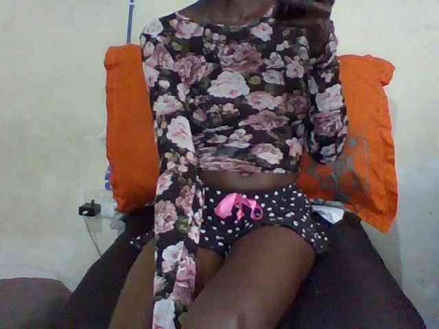 Sky_Sophia webcam
