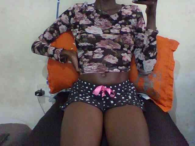 Sky_Sophia webcam