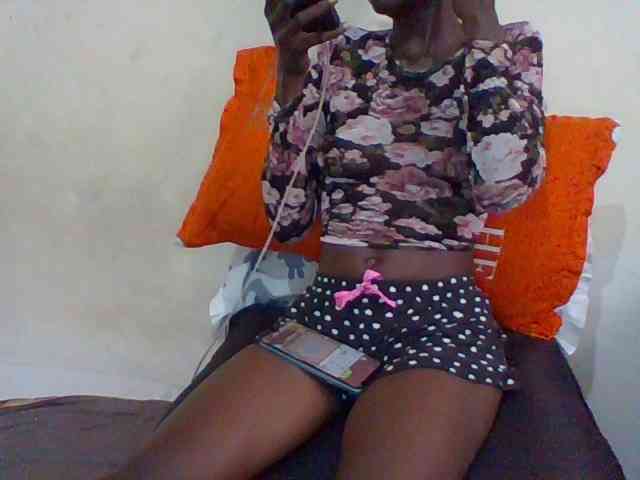 Sky_Sophia webcam