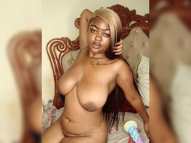 Bustychichi live cam on BongaCams