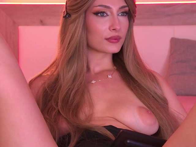 AnyaLobb live cam on BongaCams