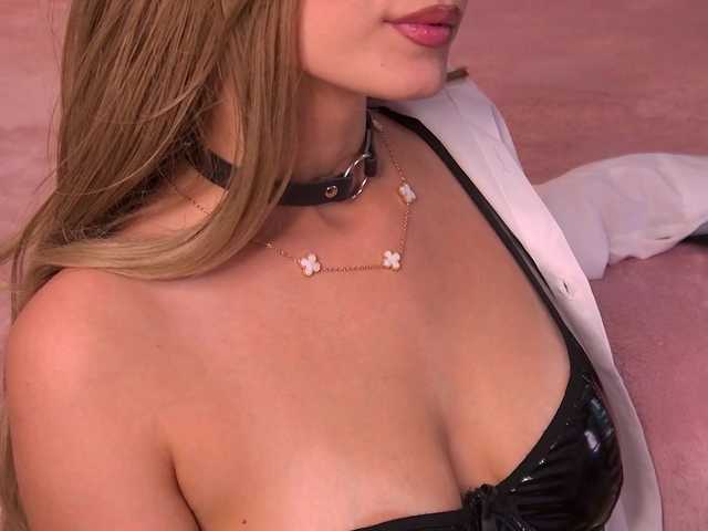 AnyaLobb live cam on BongaCams