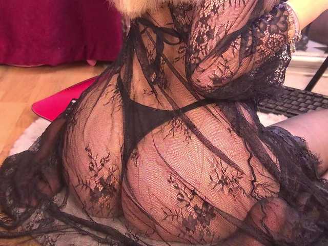 AnyaLobb live cam on BongaCams
