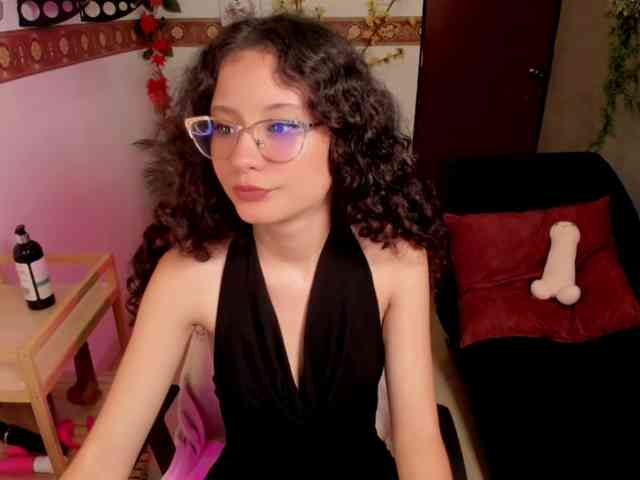 Alexa-Daddario webcam