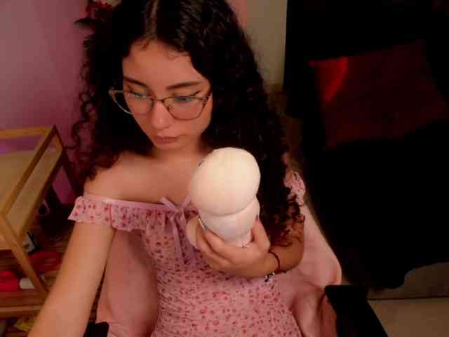 Alexa-Daddario webcam