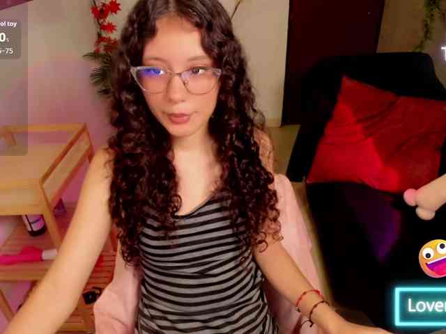 Alexa-Daddario webcam