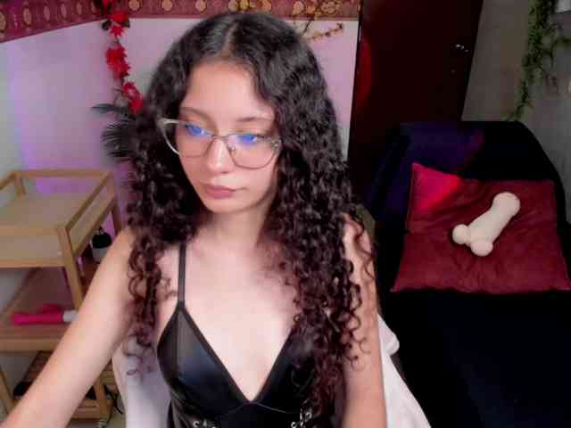 Alexa-Daddario webcam