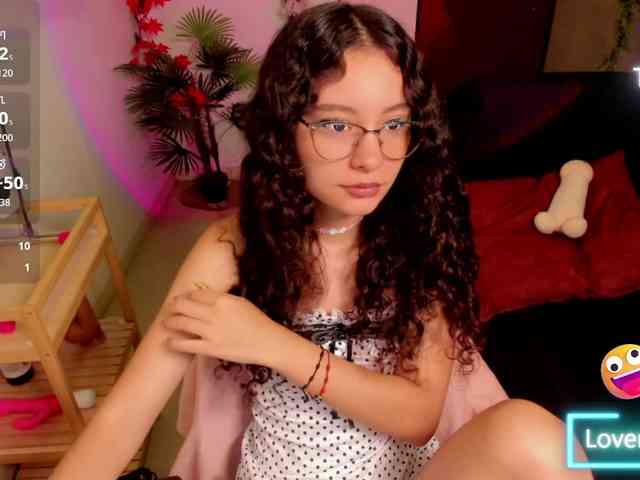 Alexa-Daddario Sex Cam Show