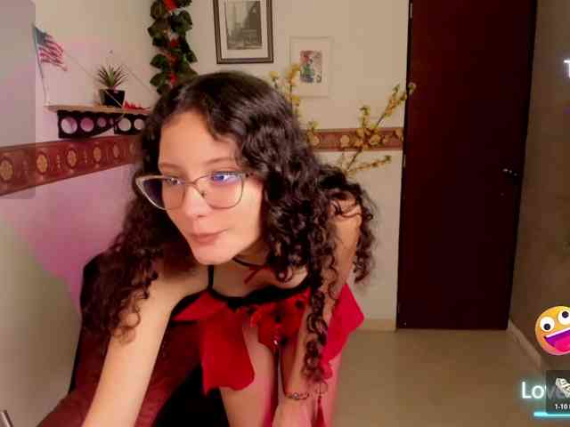 Alexa-Daddario webcam