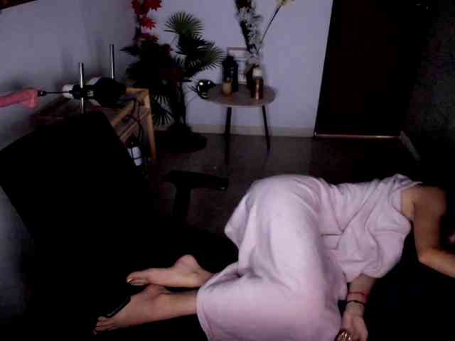 Alexa-Daddario webcam