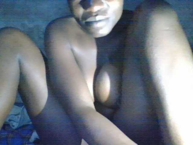 PrettyLove live cam on BongaCams