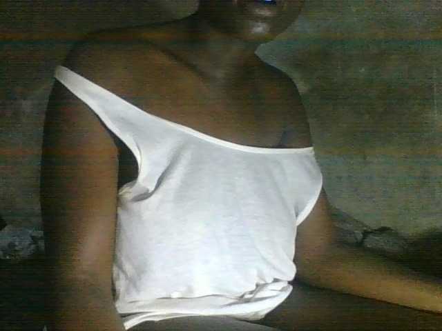 PrettyLove live cam on BongaCams