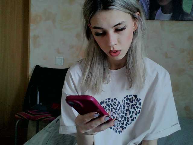 le modèle Jenna_Jam est en webcam porno dans un show sur le site bongacams, il possède les tags suivants: White/Caucasian,Blonde,Shaved