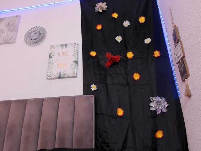 CloeeSaenz's BongaCams show and profile