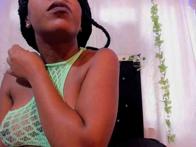 CloeeSaenz webcam