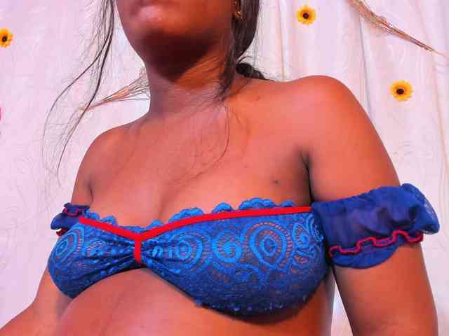 CloeeSaenz webcam