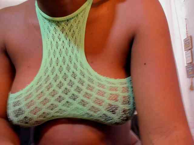 CloeeSaenz webcam