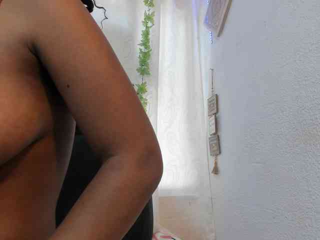 CloeeSaenz webcam