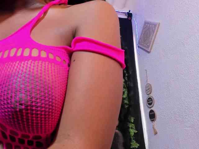 CloeeSaenz webcam