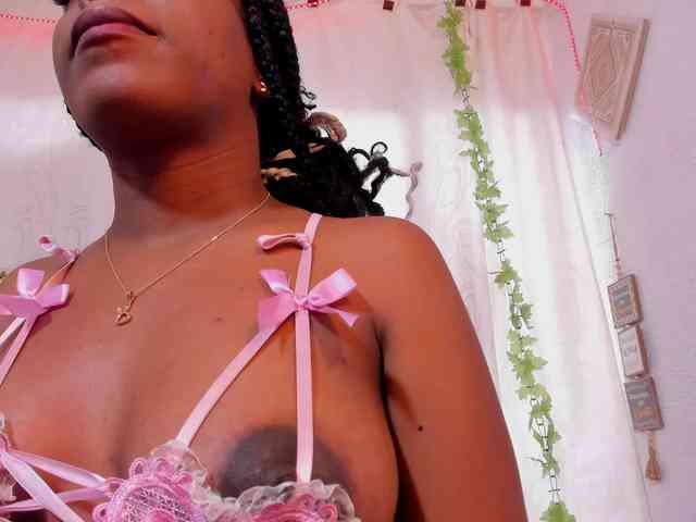 CloeeSaenz webcam
