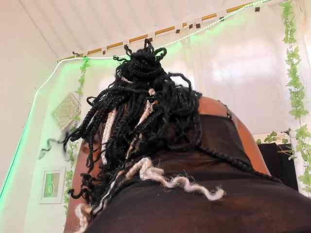 CloeeSaenz webcam