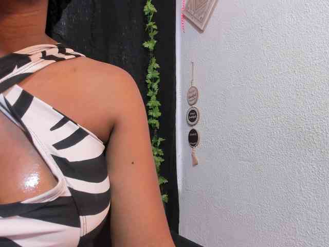 CloeeSaenz webcam