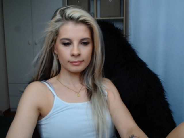 KristineNatural live cam on BongaCams
