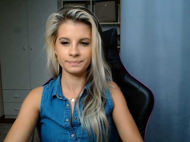 KristineNatural live cam on BongaCams