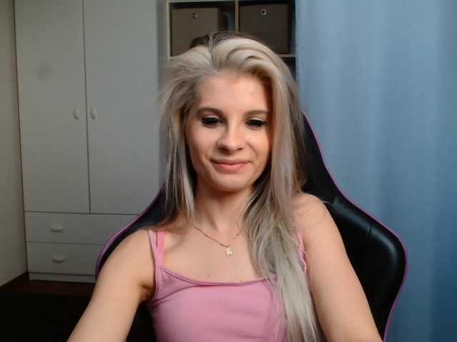 KristineNatural live cam on BongaCams