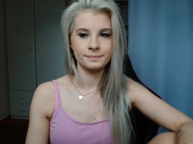 KristineNatural live cam on BongaCams
