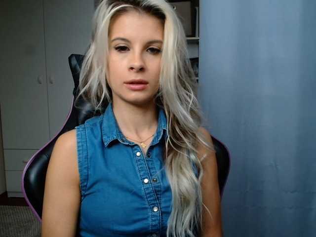 KristineNatural live cam on BongaCams