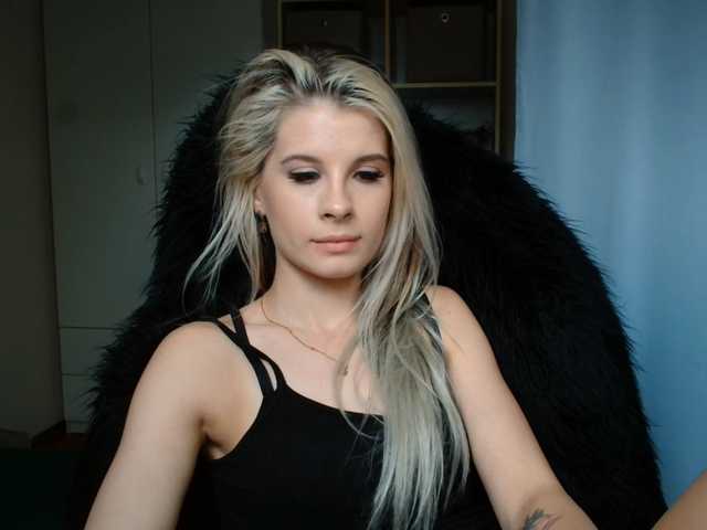 KristineNatural live cam on BongaCams