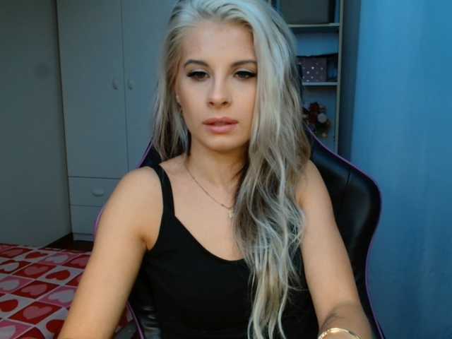 KristineNatural live cam preview