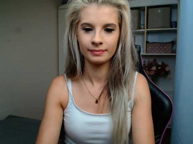 KristineNatural canlı kamera: BongaCams