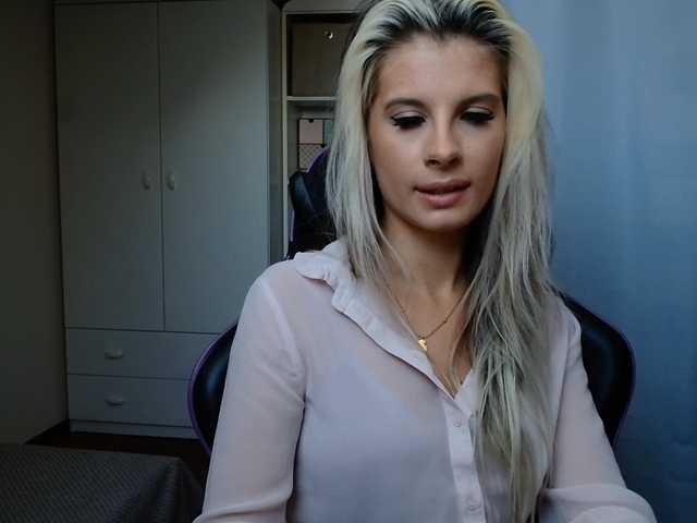 KristineNatural live cam on BongaCams