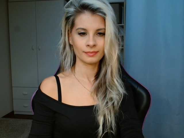 KristineNatural live cam on BongaCams