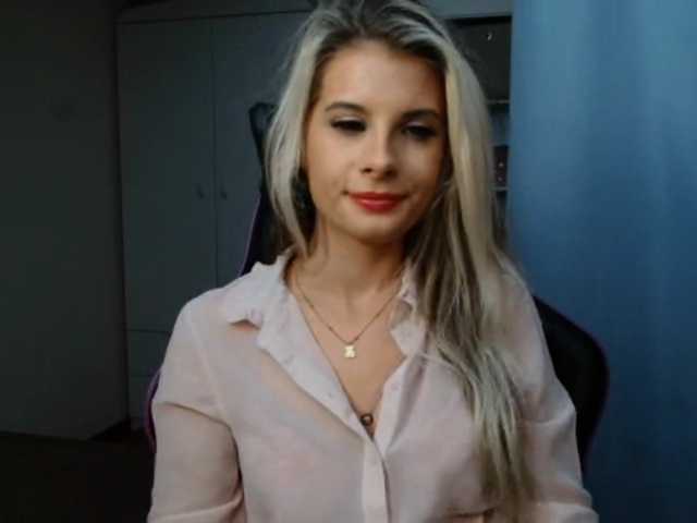 KristineNatural live cam on BongaCams