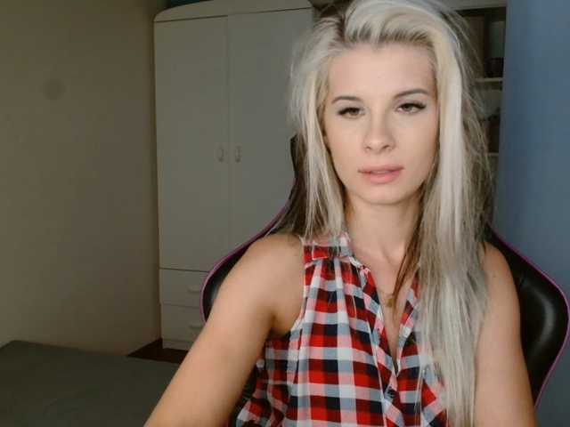 KristineNatural live cam on BongaCams