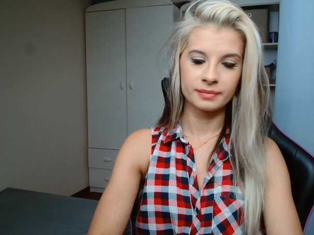 KristineNatural live webcam show