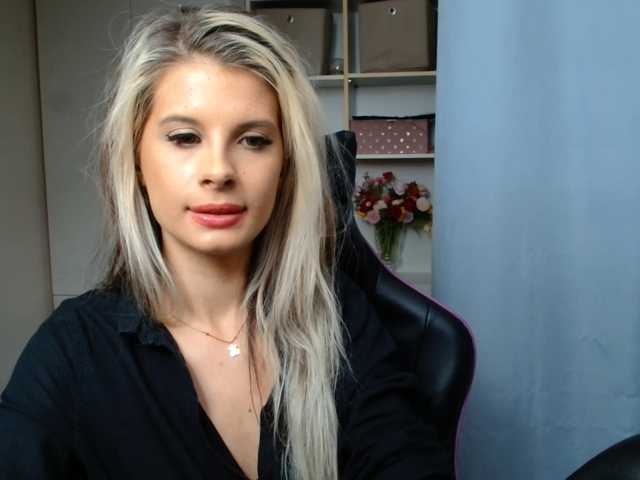 KristineNatural live cam preview