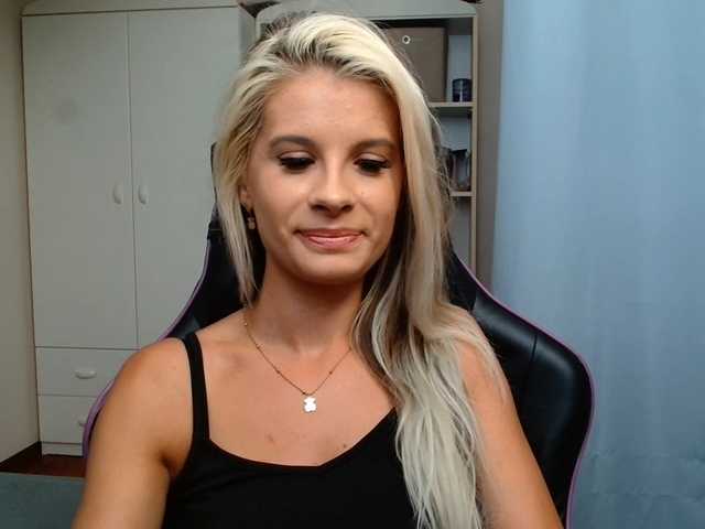 KristineNatural live cam on BongaCams
