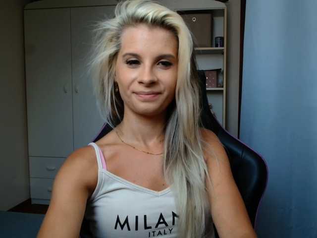 KristineNatural live cam on BongaCams