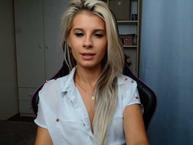 KristineNatural live cam on BongaCams