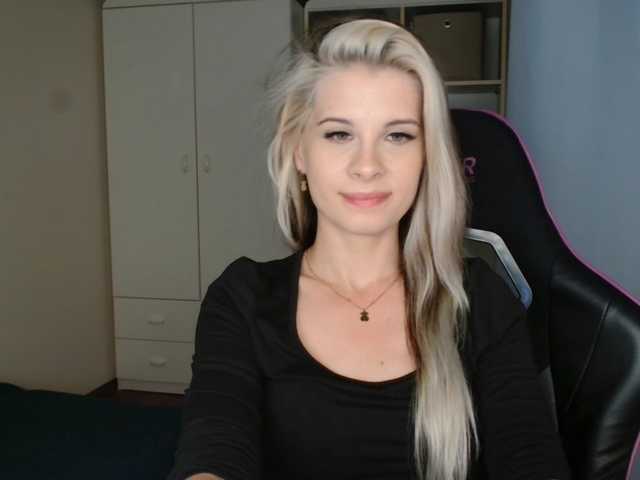 KristineNatural live cam on BongaCams
