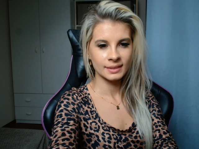 KristineNatural live cam on BongaCams