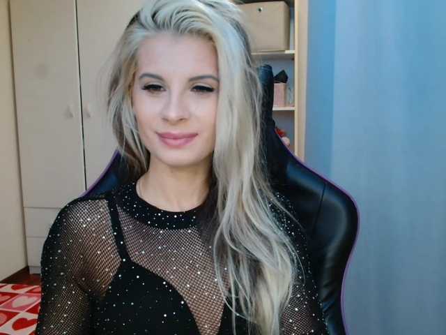 KristineNatural live cam on BongaCams