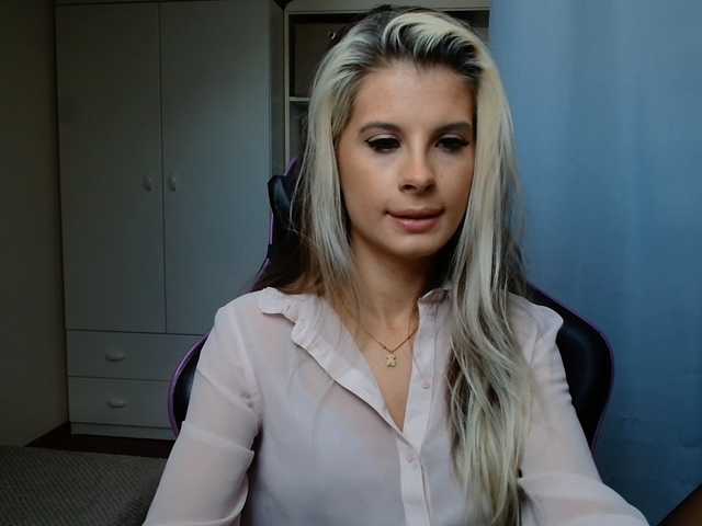 KristineNatural live cam on BongaCams