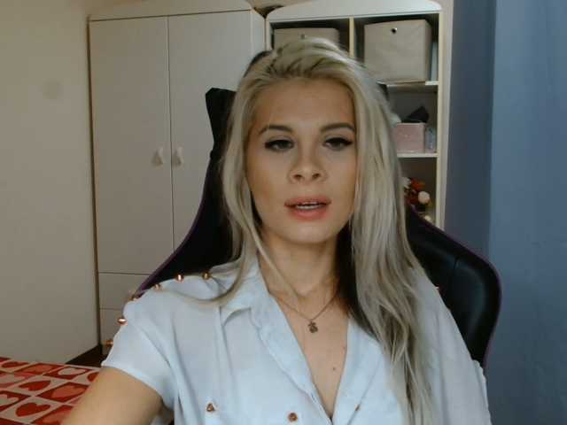 KristineNatural live cam preview