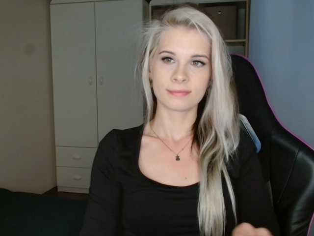 KristineNatural live cam on BongaCams