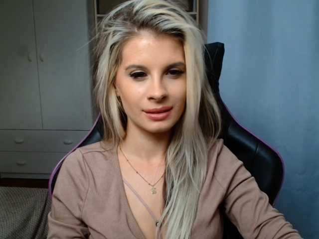 KristineNatural live cam on BongaCams